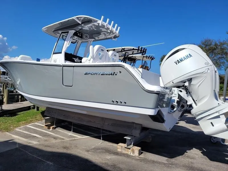 Slide: The Image of Sportsman Heritage 261 Center Console 2025 - 10