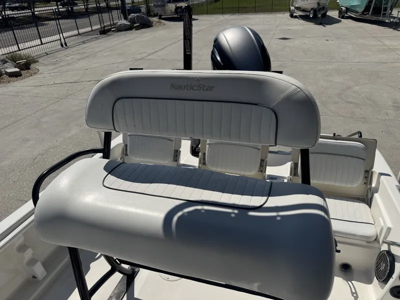 Slide: The Image of NauticStar 214 XTS 2014 - 10