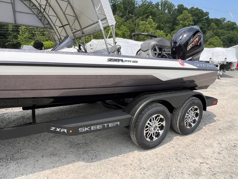 Slide: The Image of Skeeter ZXR 20 SE 2025 - 20