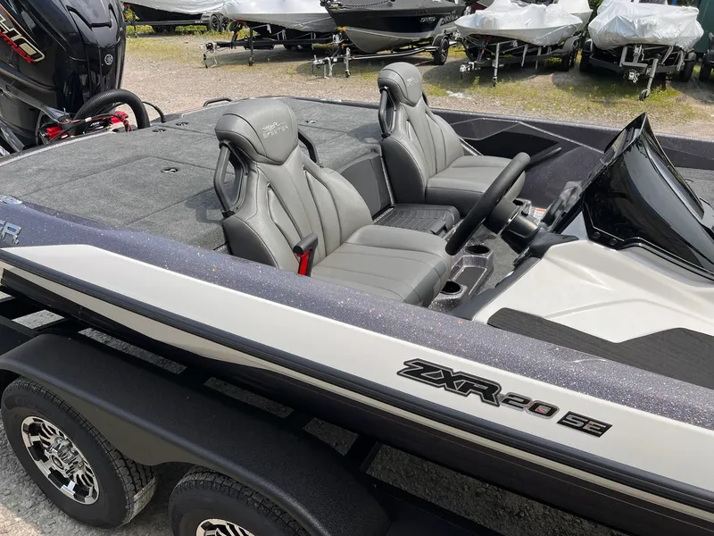 Slide: The Image of Skeeter ZXR 20 SE 2025 - 21