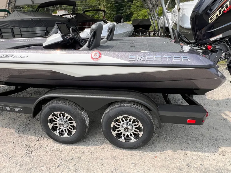 Slide: The Image of Skeeter ZXR 20 SE 2025 - 3