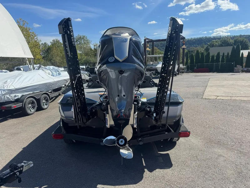 Slide: The Image of Skeeter FXR20 Apex 2026 - 10