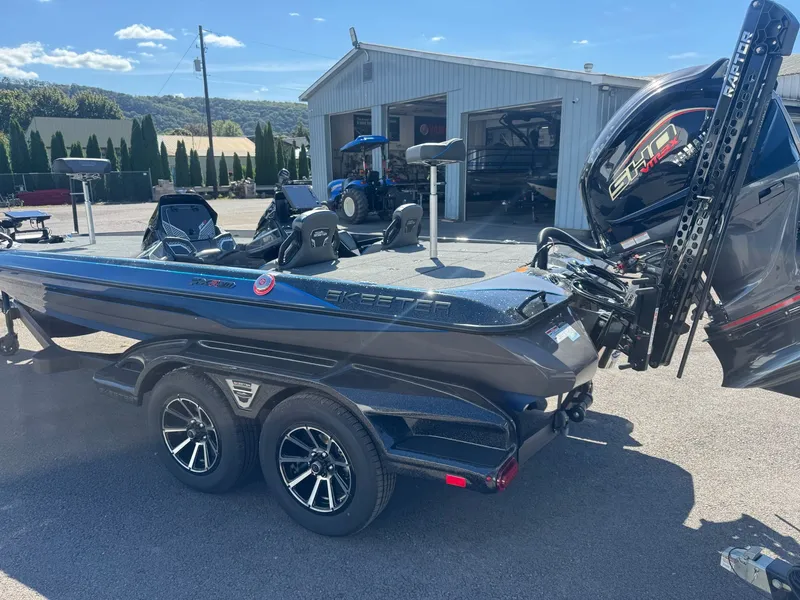 Slide: The Image of Skeeter FXR20 Apex 2026 - 14