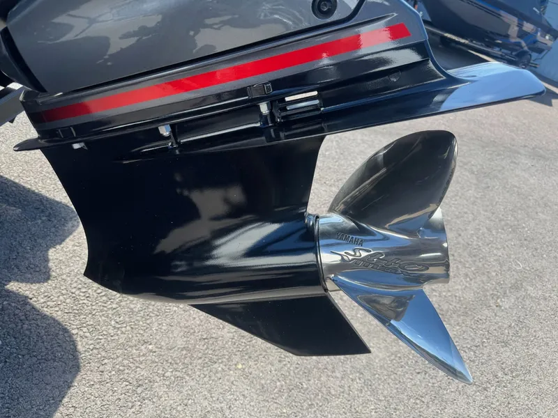 Slide: The Image of Skeeter FXR20 Apex 2026 - 17