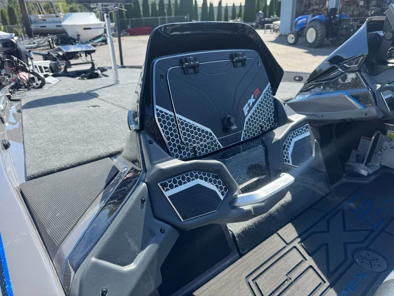 Slide: The Image of Skeeter FXR20 Apex 2026 - 19