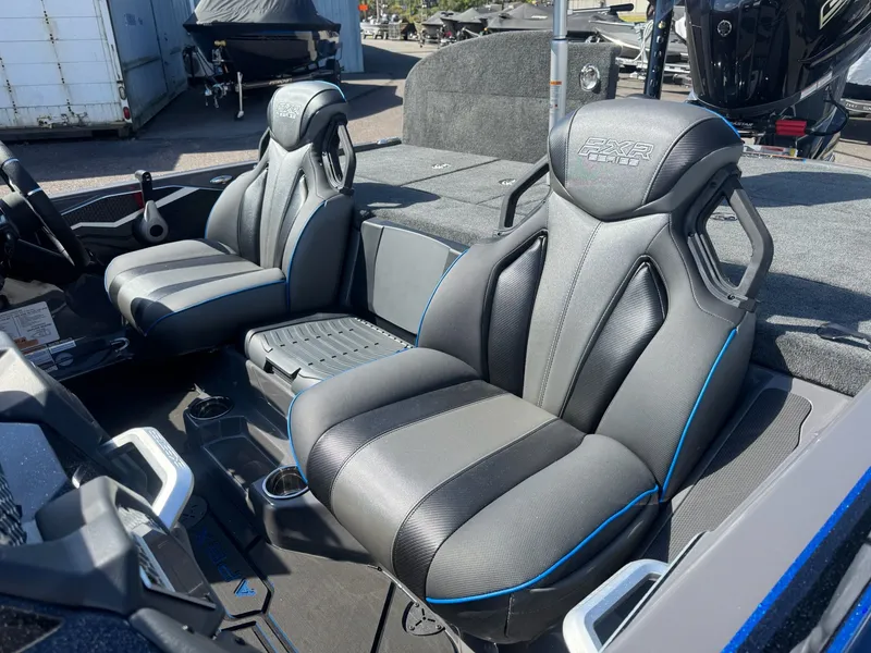 Slide: The Image of Skeeter FXR20 Apex 2026 - 24