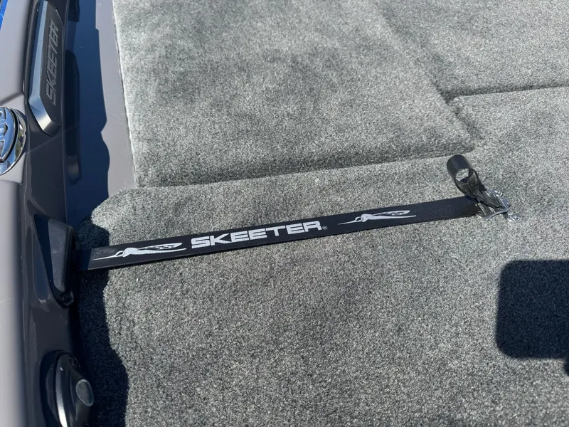 Slide: The Image of Skeeter FXR20 Apex 2026 - 25