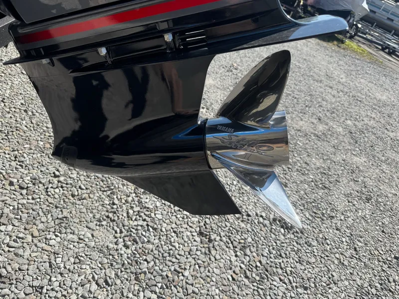 Slide: The Image of Skeeter ZXR20 SE 2026 - 13