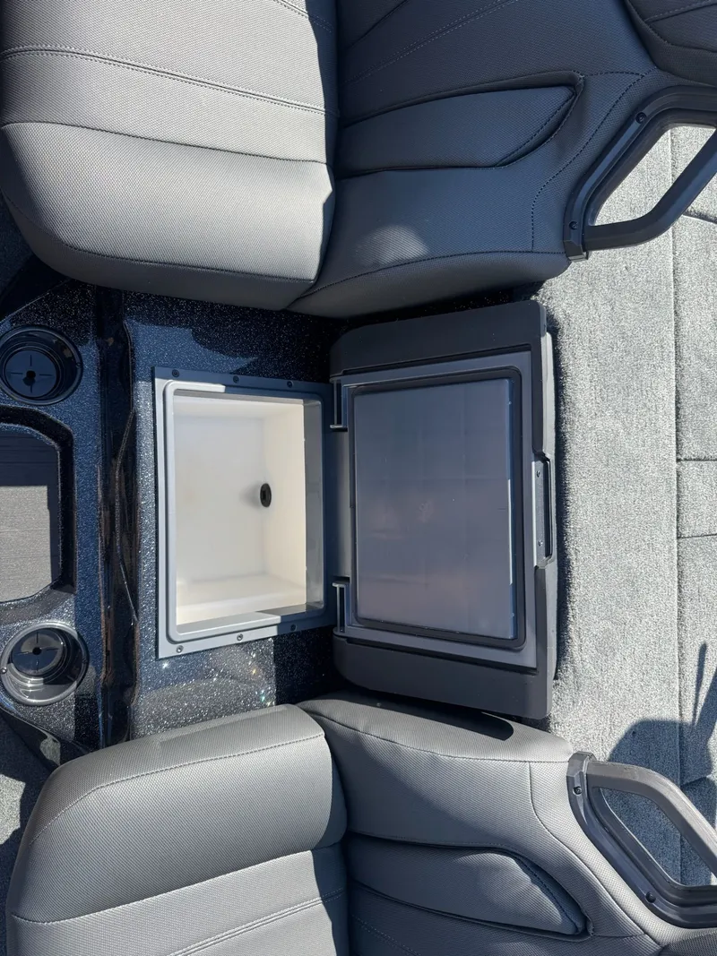 Slide: The Image of Skeeter ZXR20 SE 2026 - 2