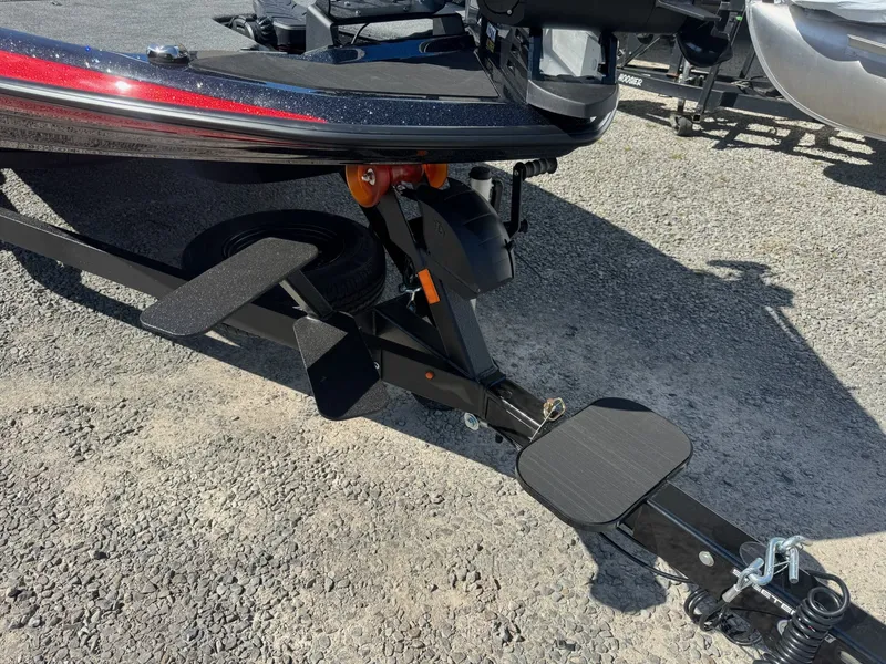 Slide: The Image of Skeeter ZXR20 SE 2026 - 8