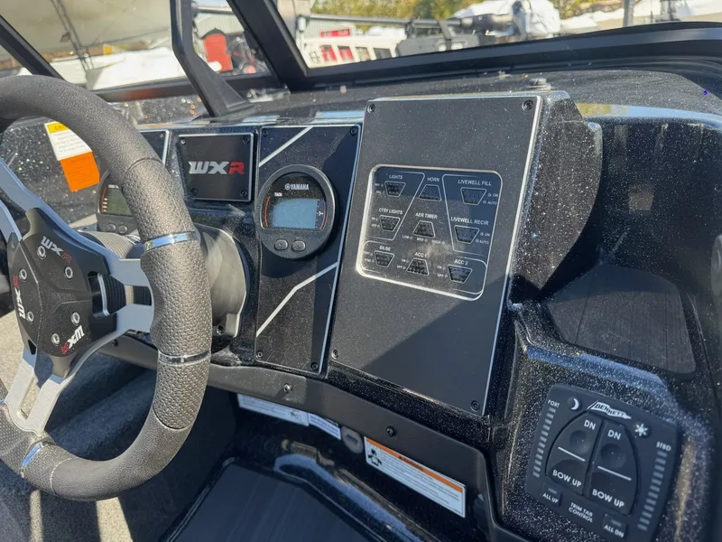 Slide: The Image of Skeeter WX2060 F 2026 - 12