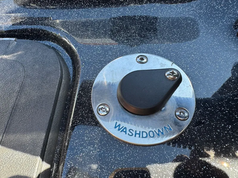 Slide: The Image of Skeeter WX2060 F 2026 - 15