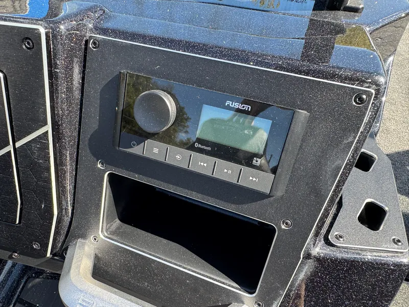 Slide: The Image of Skeeter WX2060 F 2026 - 17