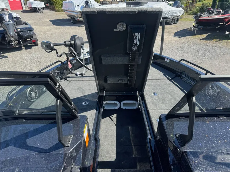 Slide: The Image of Skeeter WX2060 F 2026 - 19