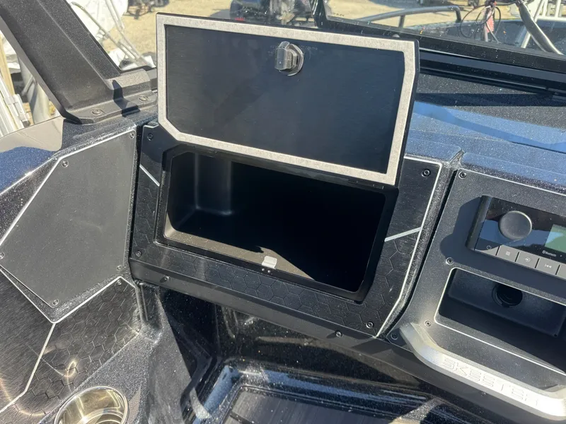 Slide: The Image of Skeeter WX2060 F 2026 - 22