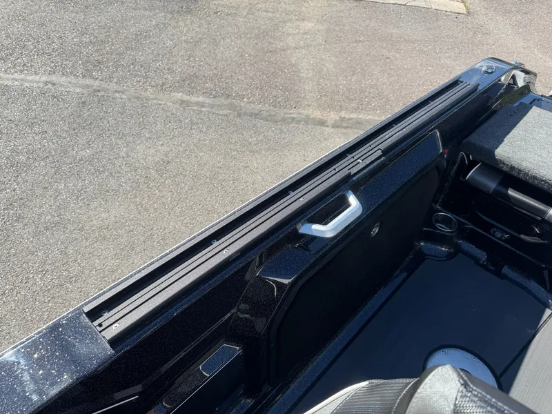 Slide: The Image of Skeeter WX2060 F 2026 - 32