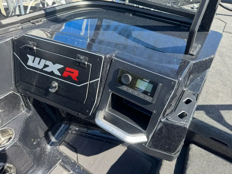 Slide: The Image of Skeeter WX2060 F 2026 - 37