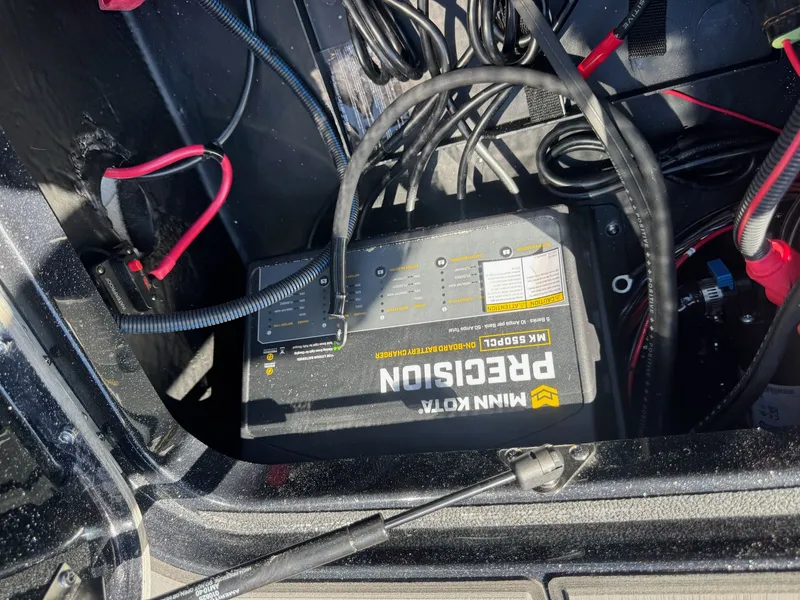 Slide: The Image of Skeeter WX2060 F 2026 - 5