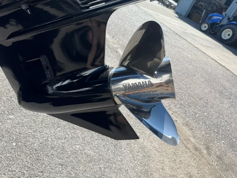 Slide: The Image of Skeeter WX2060 F 2026 - 7