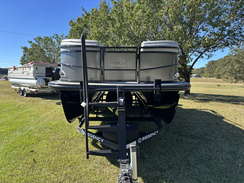 Slide: The Image of Regency 220 LE3 2017 - 10