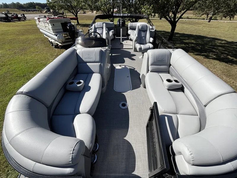 Slide: The Image of Regency 220 LE3 2017 - 11