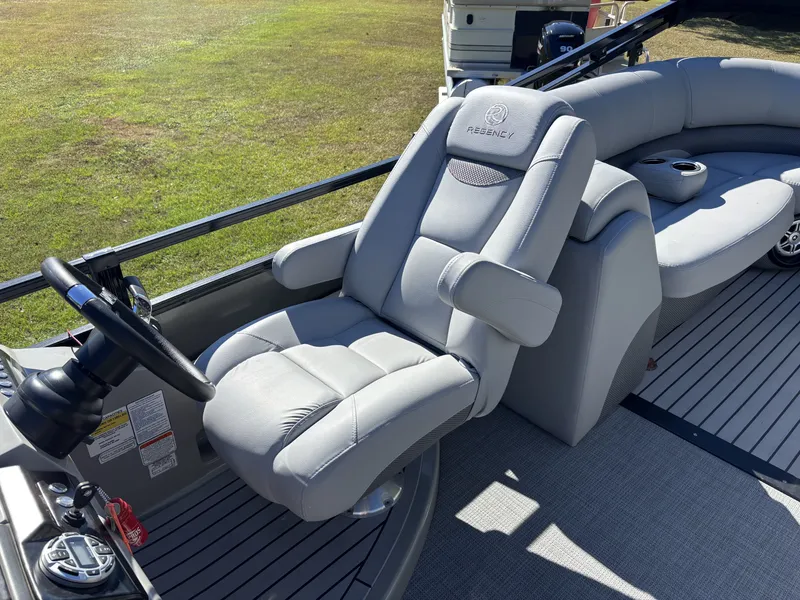 Slide: The Image of Regency 220 LE3 2017 - 12