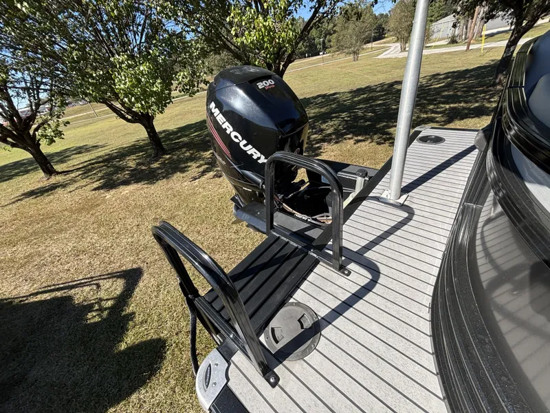 Slide: The Image of Regency 220 LE3 2017 - 14