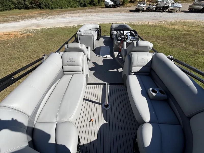 Slide: The Image of Regency 220 LE3 2017 - 5