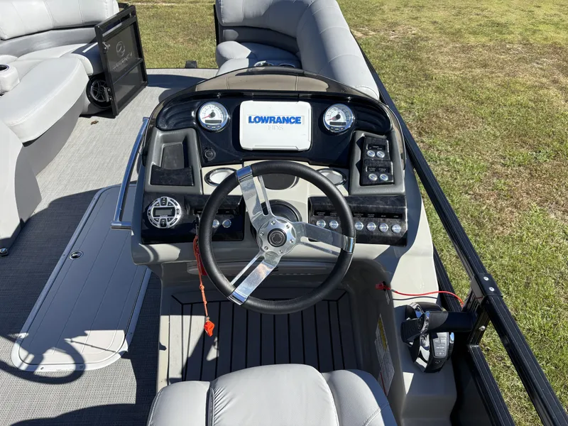 Slide: The Image of Regency 220 LE3 2017 - 6