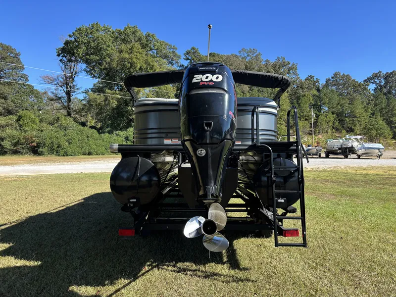 Slide: The Image of Regency 220 LE3 2017 - 7