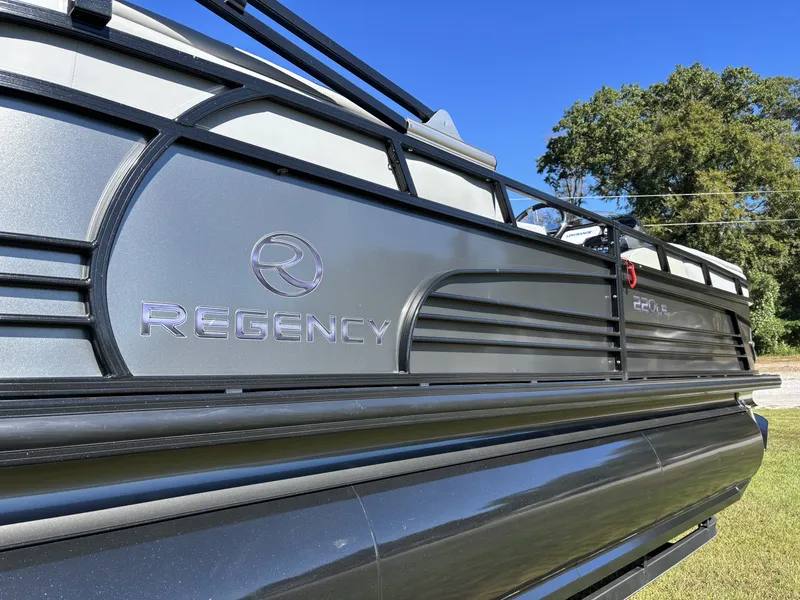 Slide: The Image of Regency 220 LE3 2017 - 8