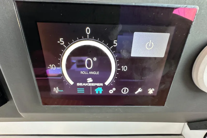 Slide: The Image of Control panel display on 2019 Azimut Atlantis 51, showing Seakeeper roll angle at zero degrees. - 31