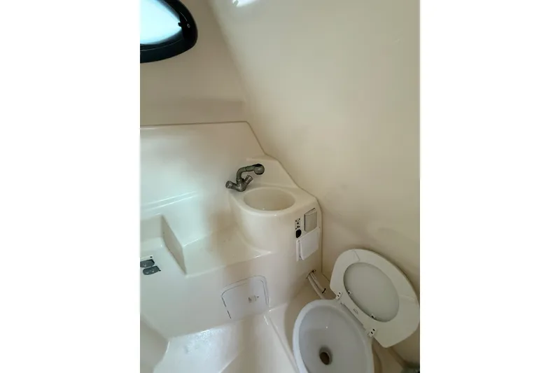 Slide: The Image of 2005 Larson Cabrio 290 boat bathroom with sink and toilet. - 29