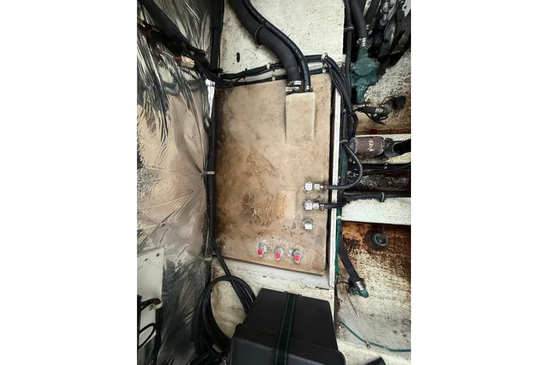 Slide: The Image of 2005 Larson Cabrio 290 engine compartment with wiring and components. - 47