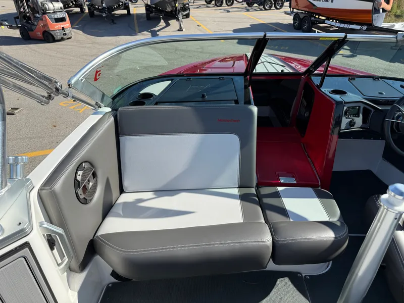 Slide: The Image of MasterCraft ProStar 2020 - 12