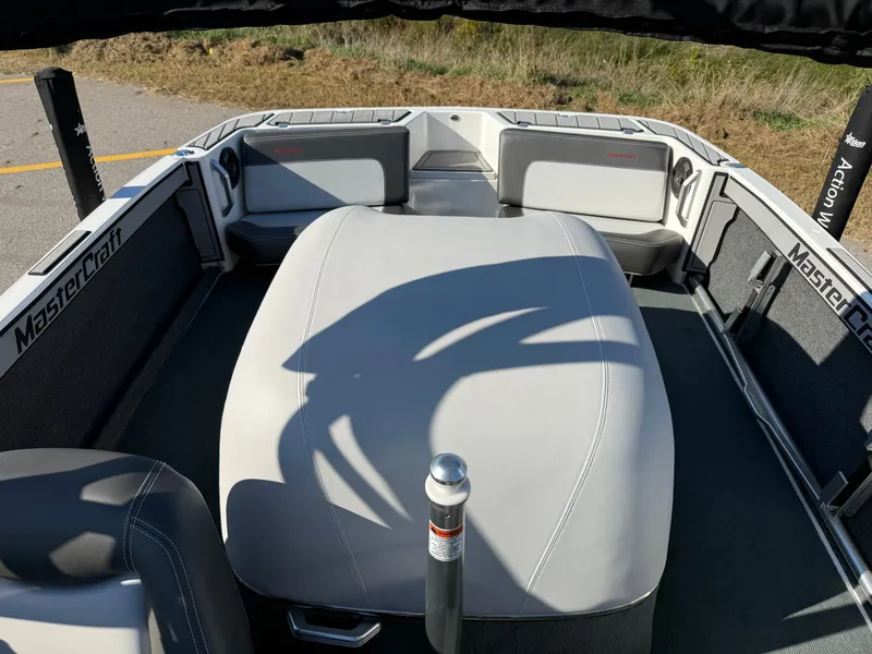 Slide: The Image of MasterCraft ProStar 2020 - 15