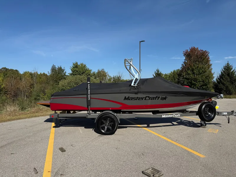 Slide: The Image of MasterCraft ProStar 2020 - 18