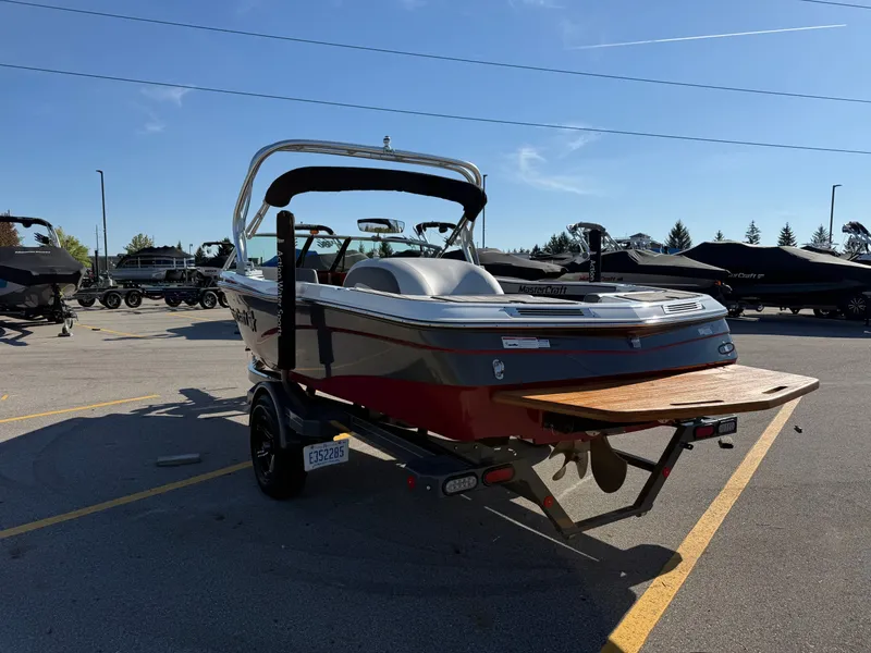 Slide: The Image of MasterCraft ProStar 2020 - 4