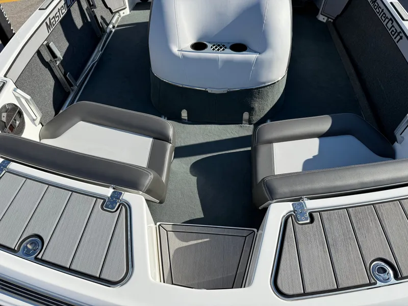 Slide: The Image of MasterCraft ProStar 2020 - 8