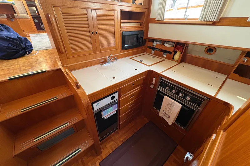 Slide: The Image of Grand Banks 42 Motoryacht 1995 - 30