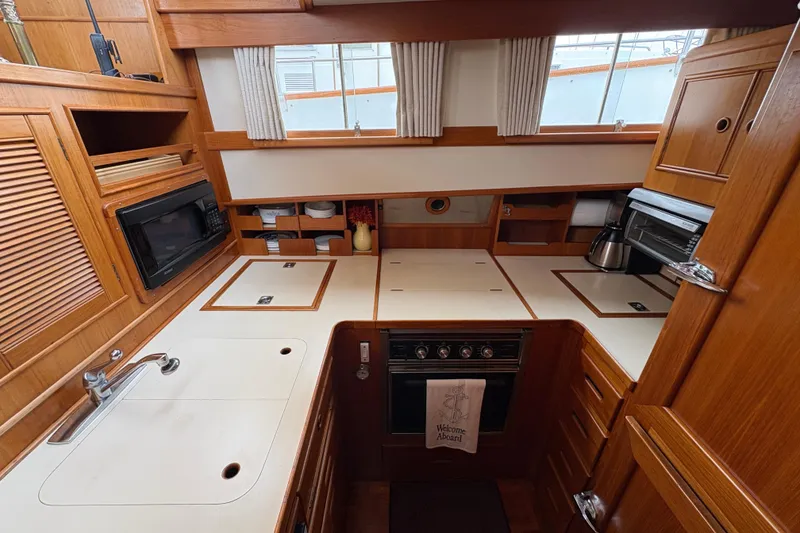 Slide: The Image of Grand Banks 42 Motoryacht 1995 - 31