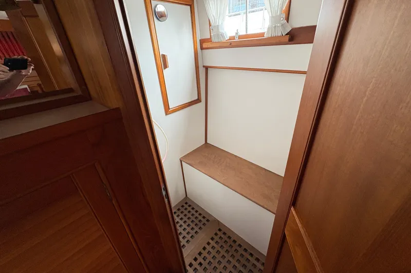 Slide: The Image of Grand Banks 42 Motoryacht 1995 - 42