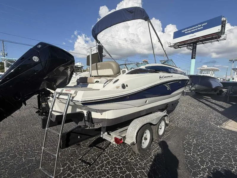 Slide: The Image of Crownline Boats Eclipse E235 XS 2022 - 10