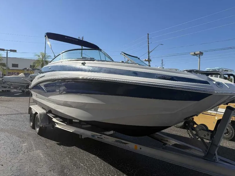 Slide: The Image of Crownline Boats Eclipse E235 XS 2022 - 12