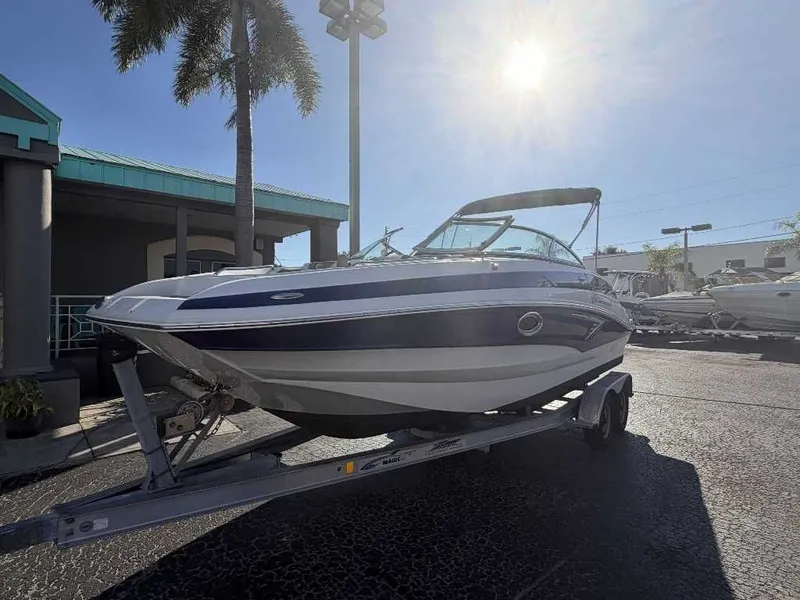 Slide: The Image of Crownline Boats Eclipse E235 XS 2022 - 14