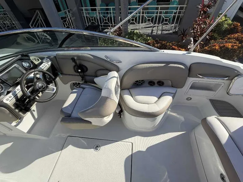 Slide: The Image of Crownline Boats Eclipse E235 XS 2022 - 16