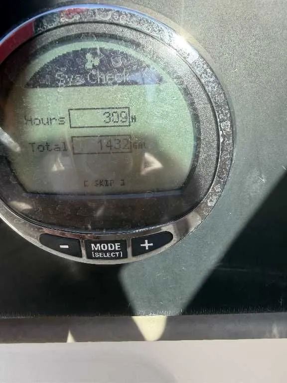 Slide: The Image of Crownline Boats Eclipse E235 XS 2022 - 7