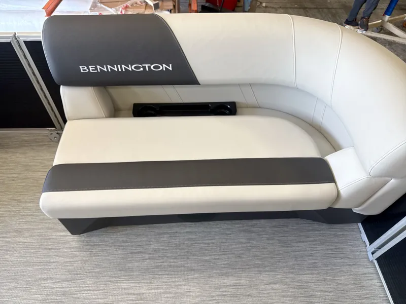 Slide: The Image of Bennington 20SL-Snap 2026 - 2