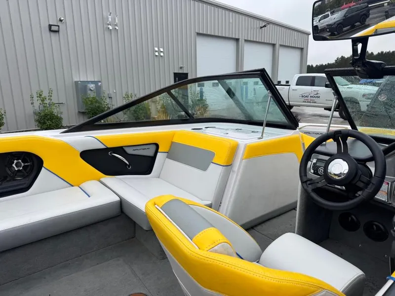 Slide: The Image of Nautique 200V 2013 - 10