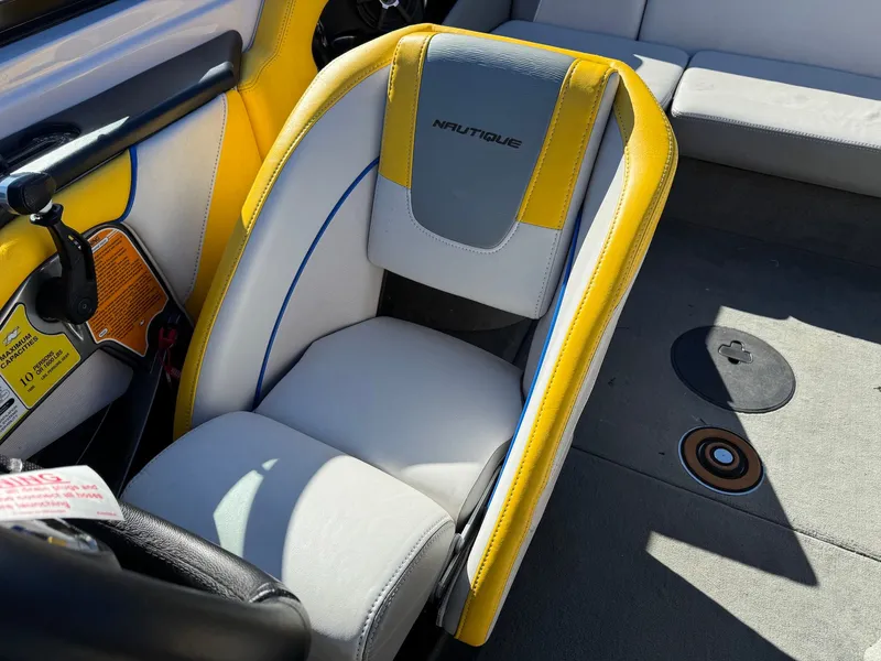 Slide: The Image of Nautique 200V 2013 - 16